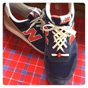 New balance 696 vintage style sneakers, size 10